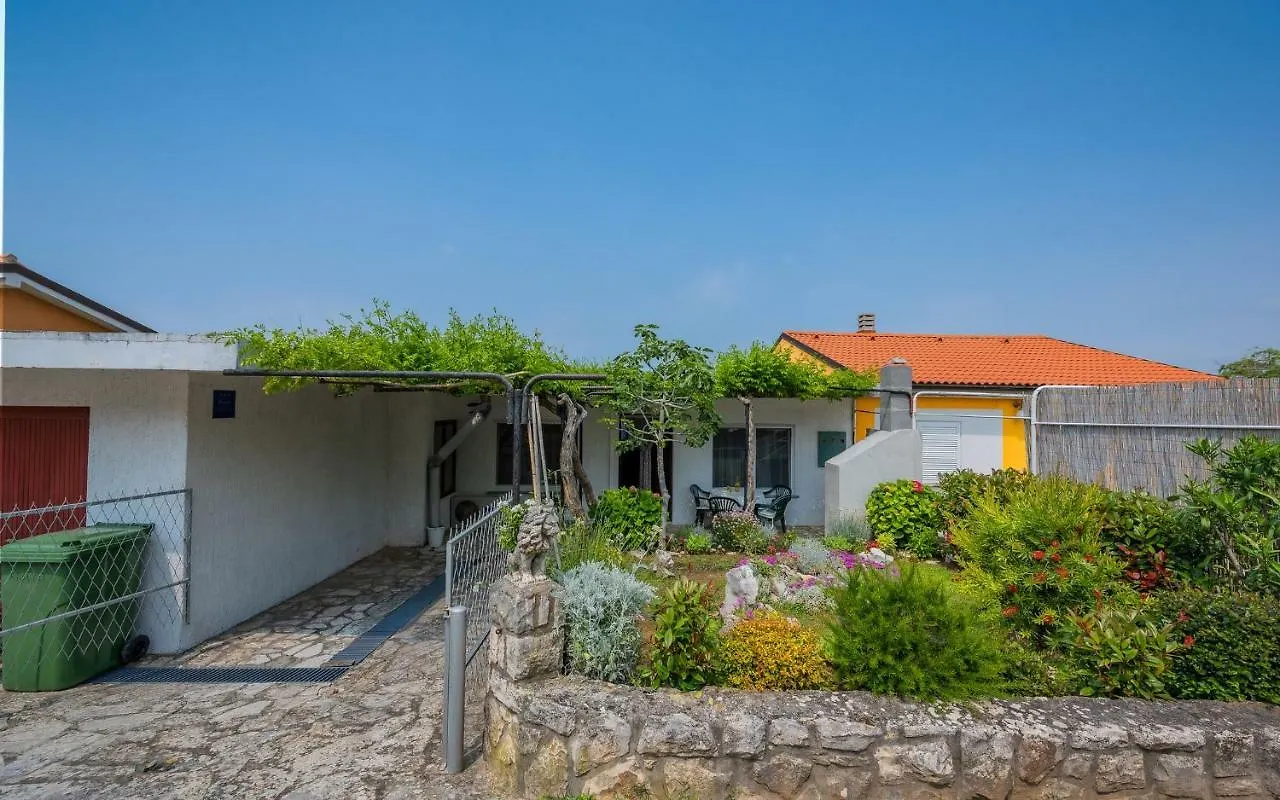 Apartment Crveni Umag 0*,  Croatia