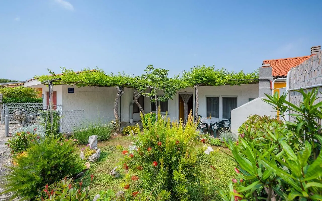Apartment Crveni 우마그